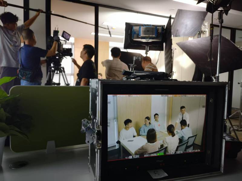 古交市TVC拍摄公司：科技产品视觉化大师，诠释未来感与功能美学